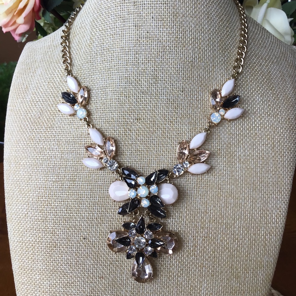Gorgeous statement necklace